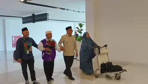 Pulang dari Tanah Suci, Jemaah Haji Asal Bone Bisa Jalan Kembali (Foto: Fauzan/Liputan6.com)