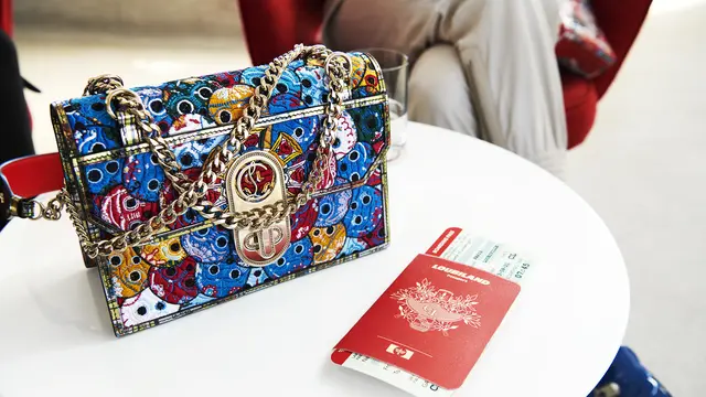 Tren Fashion dari Christian Louboutin yang Terinspirasi dari Perjalanan Udara