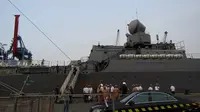 Kapal perang Varyag Commander berlabuh di Tanjung Priok Jakarta (Liputan6.com/Teddy Tri Setio Berty)