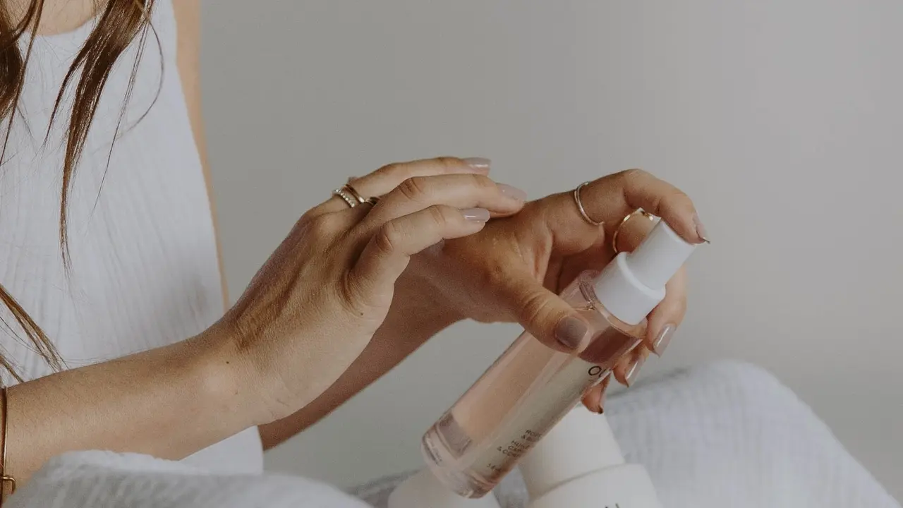 Titik Kritis Penuaan, Ini 5 Langkah Skincare yang Tepat di Usia 40-an