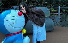 Potret Seru Enzy Storia Liburan Bareng Bestie ke Jepang, Suami Tak Ikut - Bahagia Banget Pose Bareng Patung Doraemon