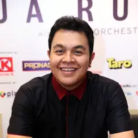 Tulus makin mencengkramkan cakarnya di blantika musik nasional. Setelah sukses dalam pemasaran, Tulus tidak tanggung-tanggung dengan menyabet lima penghargaan Anugerah Musik Indonesia (AMI) Awards. (Wimbarsana Kewas/Bintang.com)