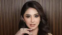 Dewi Perssik ngamuk setelah sebuah akun medsos mengabarkannya ditangkap polisi karena narkoba. Ia menyebut berita ini mencemarkan nama baiknya. (Foto: Dok. Instagram @dewiperssik9)