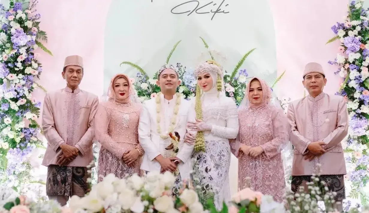 <p>[Instagram/kiki_thepotters]</p>