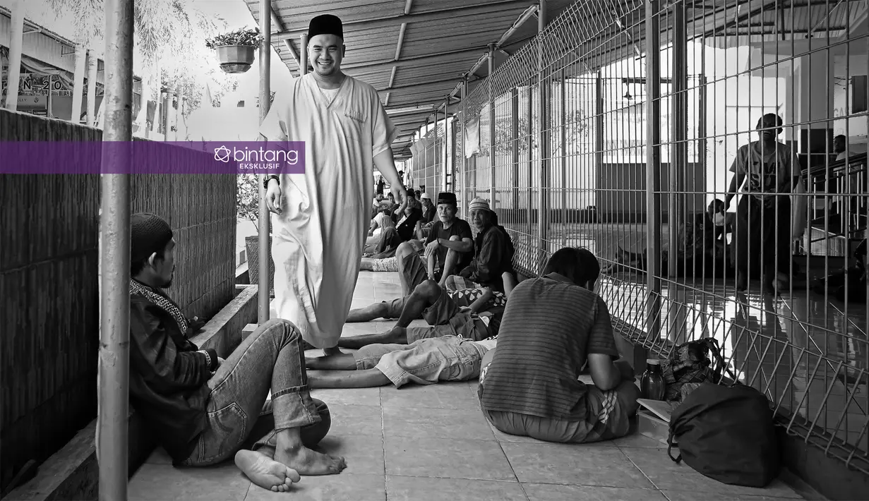 Banyak hal yang didapatkan selama mendekam di balik jeruji besi. Ia hanya bisa pasrah dengan kehendak Tuhan. Ia mulai sadar bahwa Tuhan memiliki maksud lain dibalik peristiwa yang terus menerus datang padanya. (Bambang E. Ros/Bintang.com)