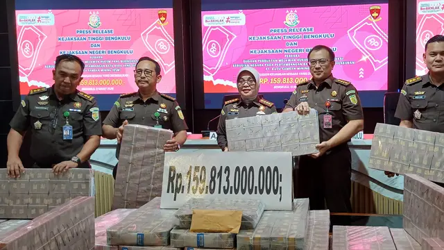 Penampakan tumpukan uang dari terdakwa korupsi tambang di Bengkulu. (Liputan6.com/Yuliardi Hardjo Putro)