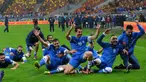 Federasi Sepak Bola Yunani (EPO) disanksi FIFA pada 3 Juli 2006 karena melanggar statuta FIFA, melakukan politisasi dalam sepak bola, hukuman  empat hari. (AFP / Daniel Mihailescu)