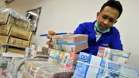 Rupiah di Awal Tahun Kuda Kayu Loyo ke Level 12.251/US$