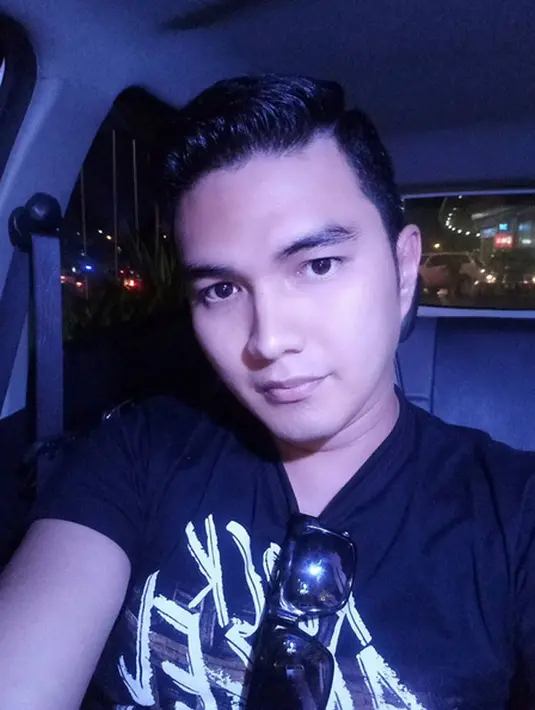 "untuk teman2 media yg sudah mendengar berita sakitnya aldi di media online aldi mohon maaf untuk saat ini blum bisa bersilaturahmi karna aldi harus istirahat dulu,nanti kalau sudah fit kita silaturahmi ya," sambungnya. (Instagram/alditaher_official)