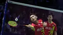 Ganda putra Fajar Alfian/Muhammad Rian Ardianto lolos ke perempatfinal usai mengalahkan rekan senegaranya, Muhammad Shohibul Fikri/Bagas Maulana yang merupakan juara All England 2022 dengan rubber game 21-10, 10-21 dan 21-15. Di perempatfinal Fajar/Rian akan menghadapi ganda putra Cina yang menyingkirkan Mohammad Ahsan/Hendra Setiawan di 32 Besar, Liu Yu Chen/Ou Xuan Yi. (Bola.com/Bagaskara Lazuardi)