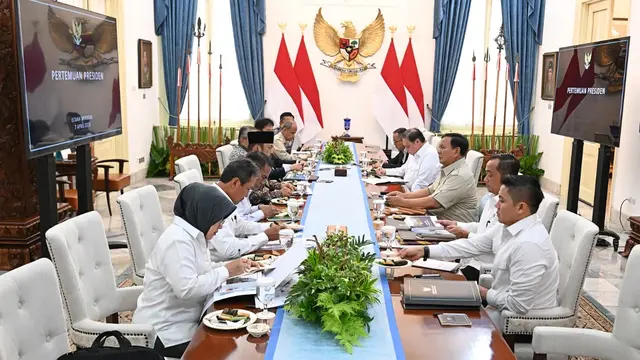 Presiden Prabowo Subianto saat mengikuti rapat terbatas di Istana Merdeka, Jakarta. (Dok. Biro Pers, Media, dan Informasi Sekretariat Presiden)