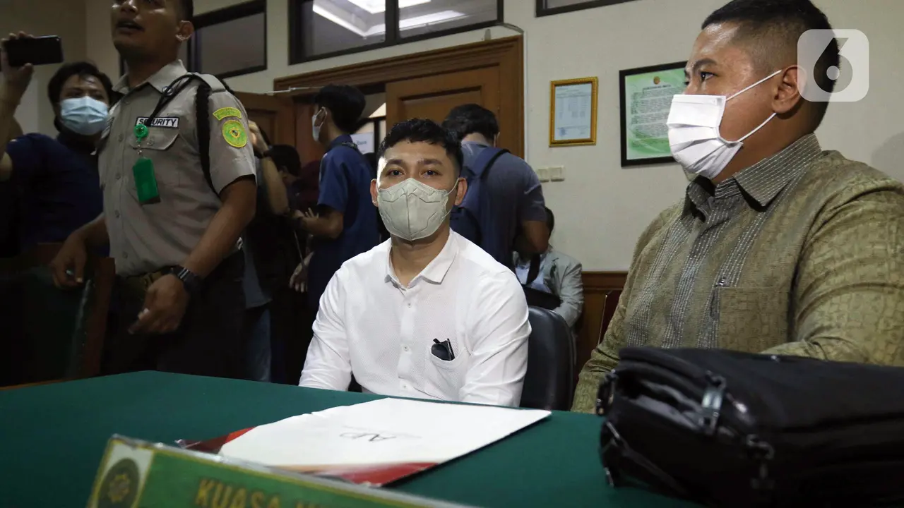 Sidang Perdana Dewi Perssik dan Angga Wijaya