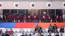 Sejumlah pemain Timnas Indonesia U-17 menonton laga Grup H Piala Dunia FIBA 2023 antara Kanada melawan Latvia di Indonesia Arena, Senayan, Jakarta, Selasa (29/08/2023). (Bola.com/Bagaskara Lazuardi)