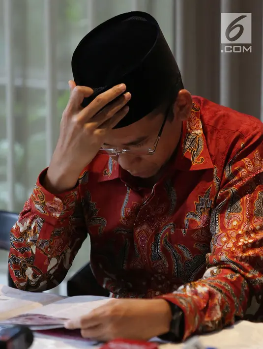 Ekspresi mantan Gubernur NTB Tuan Guru Bajang (TGB) Muhammad Zainul Majdi saat konferensi pers di Jakarta, Rabu (19/9). Berdasarkan dokumen yang diperoleh salah satu media, TGB diduga menerima gratifikasi berjumlah Rp 7,36 M. (Merdeka.com/Imam Buhori)