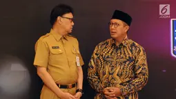 Mendagri Tjahjo Kumolo (kiri) berbincang dengan Menteri Agama, Lukman Hakim Saifuddin usai menerima Laporan Hasil Pemeriksaan BPK RI atas Laporan Keuangan Kementerian/Lembaga di Jakarta, Senin (29/5/2017). (Liputan6.com/Helmi Fithriansyah)