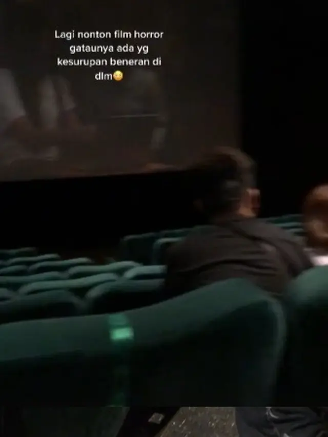 Wanita Kesurupan di Bioskop