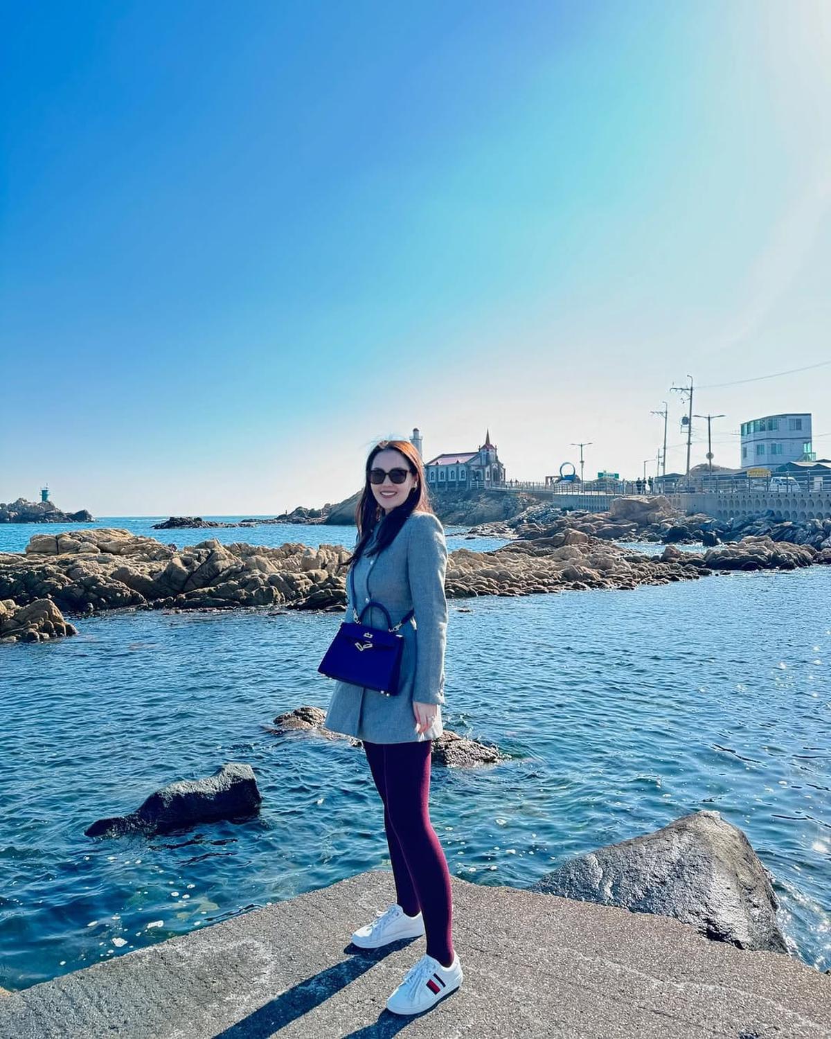 Potret Cantik Jennifer Dunn saat Liburan di Korea Selatan