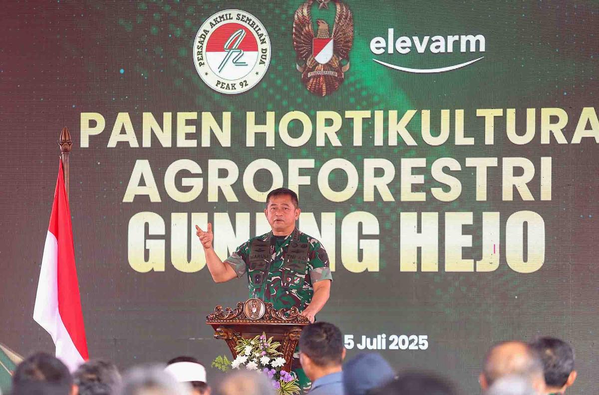 FOTO: Kasad Jenderal Maruli Panen Raya di Gunung Hejo, Dorong Ketahanan Pangan Lewat Agroforestry
