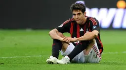 AC Milan's Brazilian midfielder Kaka reacts during his team's Italian Serie A match against Juventus on May 10, 2009 at San Siro Stadium in Milan. The match ended in a 1-1. AFP PHOTO/GIUSEPPE CACACE