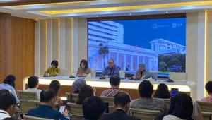 Pelaksana Tugas Direktur Perlindungan WNI Kemlu RI Heni Hamidah pada Jumat (6/3/2026) di Jakarta, mengatakan bahwa pada tahap awal evakuasi akan dilakukan melalui negara tetangga yaitu Azerbaijan. (Dok. Liputan6.com/Teddy Tri Setio Berty)