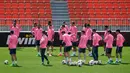 Para pemain Atletico Madrid mengikuti sesi latihan di Ciudad Deportiva Wanda di Madrid (2/5). Atletico akan bertanding  melawan Arsenal pada leg kedua babak semifinal Liga Europa di Wanda Metropolitano. (AFP Photo/Pierre-Philippe Marcou)