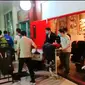 Rekaman gambar Puluhan TKA asal China di Bandara Halu Oleo (HO) Kendari. (Liputan6.com/ Akbar Fua)