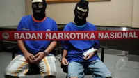 Badan Narkotika Nasional (BNN) menahan dua Disc Jockey (DJ) yang diduga terlibat peredaran narkotika di Jakarta, (15/9/2014). (Liputan6.com/Helmi Fithriansyah)