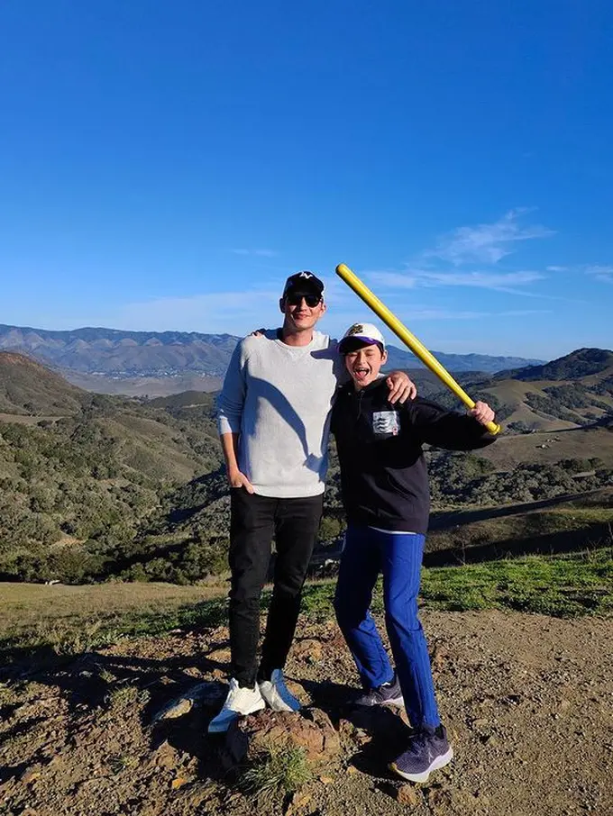 Mike Lewis dan Kenzou. (Foto: Instagram/mike_lewis)