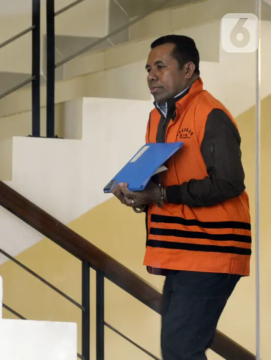 Kepala Bagian Unit Layanan Pengadaan nonaktif, Sanadjihitu Sangadji akan menjalani pemeriksaan oleh penyidik di Gedung KPK, Jakarta, Senin (2/3/2020). Sanadjihitu Sangadji diperiksa sebagai tersangka terkait atas dugaan menerima suap proyek infrastruktur di Dinas PUPR Kabupaten Sidoarjo. (m