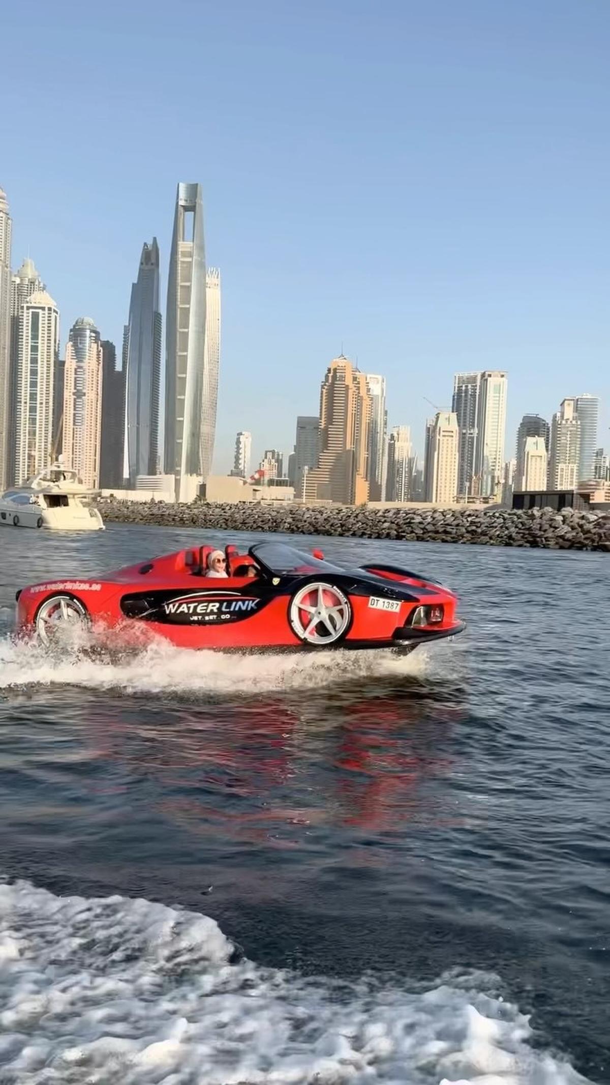 6 Potret Erin Taulany Nikmati Liburan di Dubai, Naik Jet Car - Makan di Ketinggian
