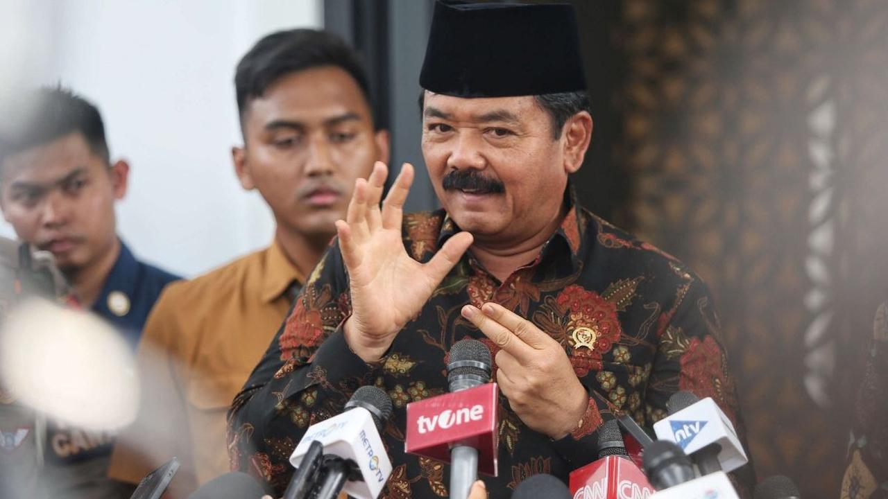Hadi sendiri gencar menemui tokoh-tokoh agama usai dilantik menjadi Menko Polhukam.&nbsp;