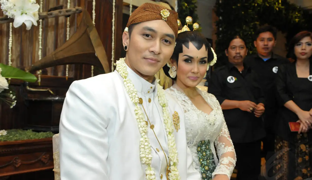 Sebelumnya, Demian dan Sara sempat kucing-kucingan terhadap awak media terkait kedekatan mereka berdua, Kamis (22/5/14). (Liputan6.com/Panji Diksana)
