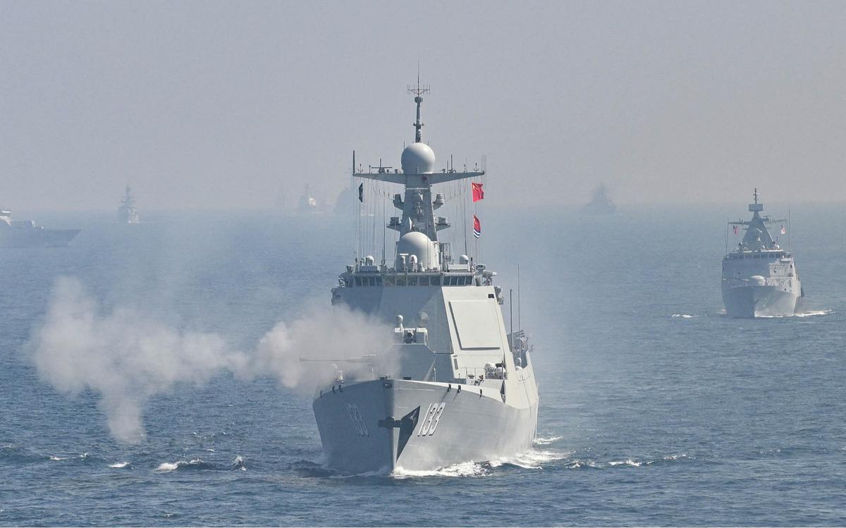 Kapal Perang TNI AL KRI Bung Tomo Ikuti Aman Exercise di Pakistan