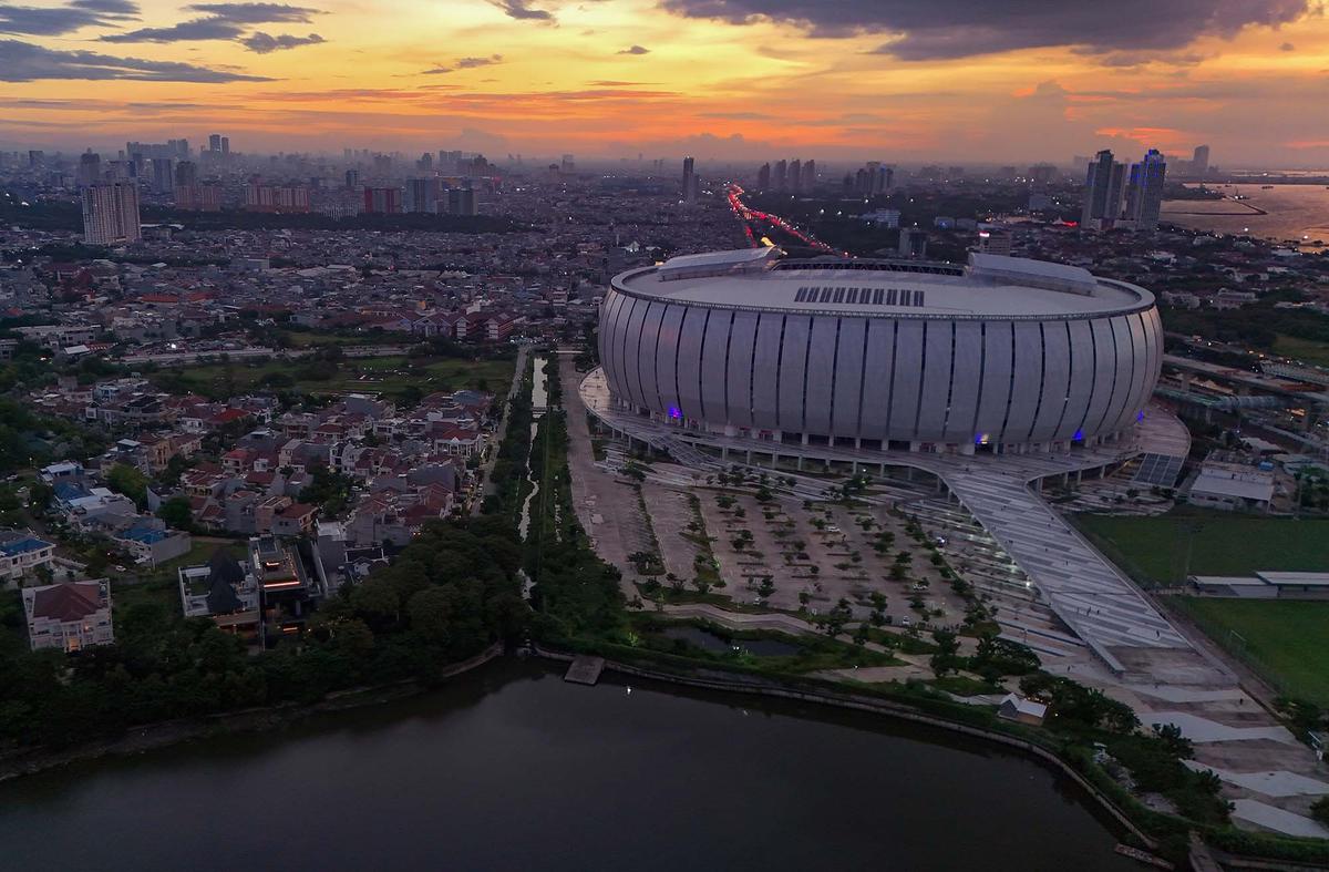 FOTO: Melihat Senja saat Langit Jakarta Cerah di Kawasan JIS