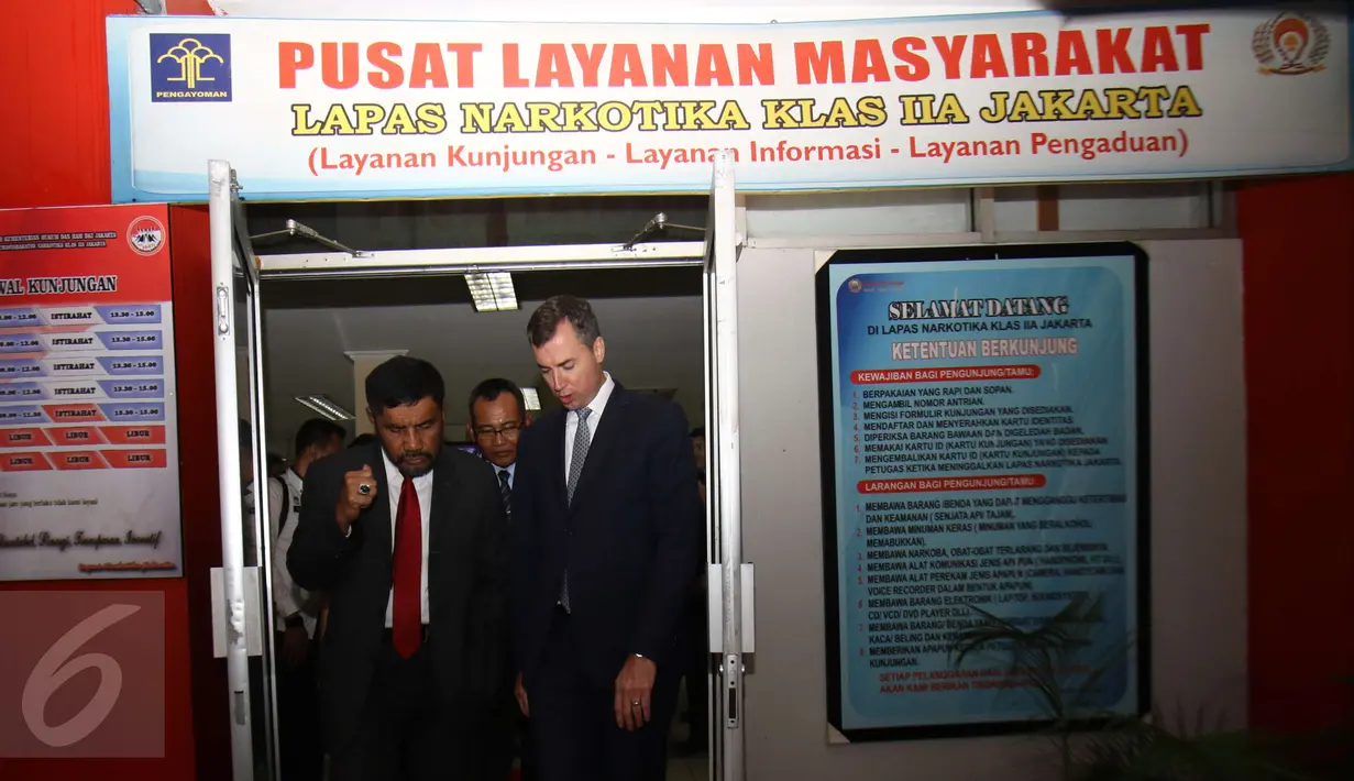 Menteri Kehakiman Australia Michael Keenan berada di Lembaga Pemasyrakatan Cipinang, Jakarta, Rabu (1/2). Michael Keenan menambahkan, kerjasama yang terjalin antarkedua negara itu memang sangatlah erat. (Liputan6.com/Helmi Afandi)