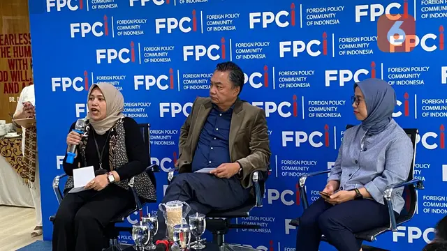 Pendiri Foreign Policy Community of Indonesia (FPCI) Dino Patti Djalal pada Selasa (30/9/2025) menegaskan pentingnya peran masyarakat dalam mewujudkan ketangguhan komunitas ASEAN (Dok. Liputan6.com/Teddy Tri Setio Berty).