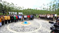 Organisasi kepemudaan, mahasiswa dan elemen buruh berikrar dan menyatakan komitmennya untuk mendukung dan mengawal pembangunan Ibu Kota Nusantara (IKN) di titik 0 kilometer Ibu Kota Nusantara, Jumat (17/6/2022). (Ist)