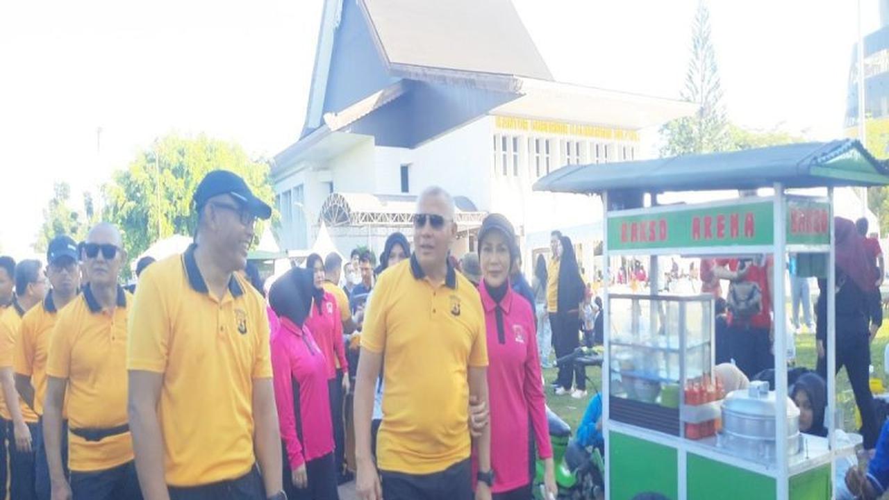 Polda Kalsel Gratiskan Jajanan UMKM di Pasar Rakyat, Rayakan Hari Bhayangkara ke-80