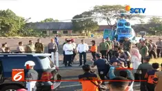 Presiden Joko Widodo berkunjung ke posko pengungsian korban gempa di Desa Belanting, Lombok Timur, Nusa Tenggara Barat.