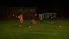 Bulan Ramadhan tidak menghentikan semangat berlatih pesepak bola di Irak. Mereka menjalankan ibadah dan sepak bola dengan sebaik mungkin.