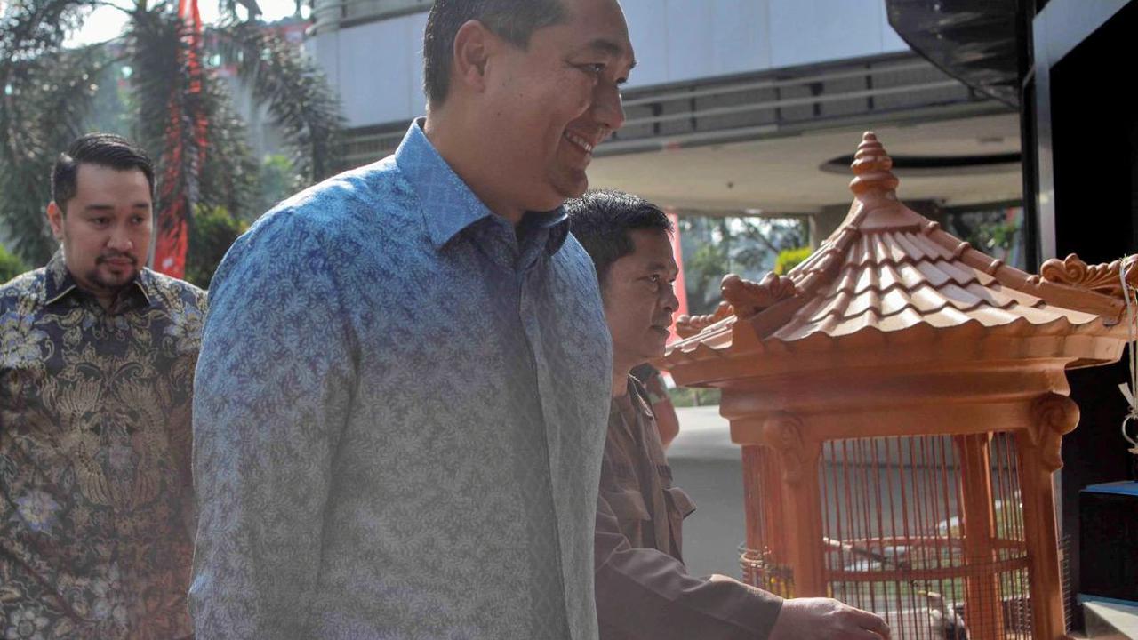 Beberapa waktu lalu, penyidik Kejagung juga telah memeriksa Menteri Koordinator Perekonomian Airlangga Hartarto pada Senin 24 Juli 2023 lalu. Saat itu Airlangga dicecar dengan 46 pertanyaaan oleh tim penyidik.