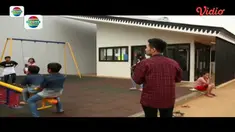 Menunggu adzan Magrib sambil berfoto dan bermain di RPTRA Kalijodo