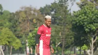 Pemain Madura United, Hugo Gomes dos Santos Silva menjalani latihan bersama rekan-rekannya di Jakarta, Jumat (27/5/2022). (Dok. Madura United)
