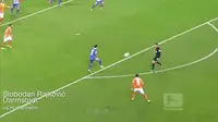 Video highlights wasit Bundesliga yang membantu proses serangan balik yang berujung gol pada laga Darmstadt melawan Hoffenheim pekan lalu.