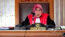 Hakim tunggal, Tati Hardianti memimpin sidang lanjutan praperadilan Mantan Menag Suryadharma Ali (SDA) beragendakan keterangan saksi ahli dari pihak KPK di PN Jakarta Selatan, Senin (6/4/2015).(Liputan6.com/Yoppy Renato)