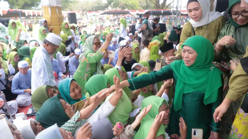 Ketua Umum Muslimat NU Khofifah Indar Parawansa hadir di tasyakuran peringatan Harlah Muslimat NU ke-77 yang digelar Pimpinan Cabang Muslimat NU Kabupaten Temanggung. (Istimewa).