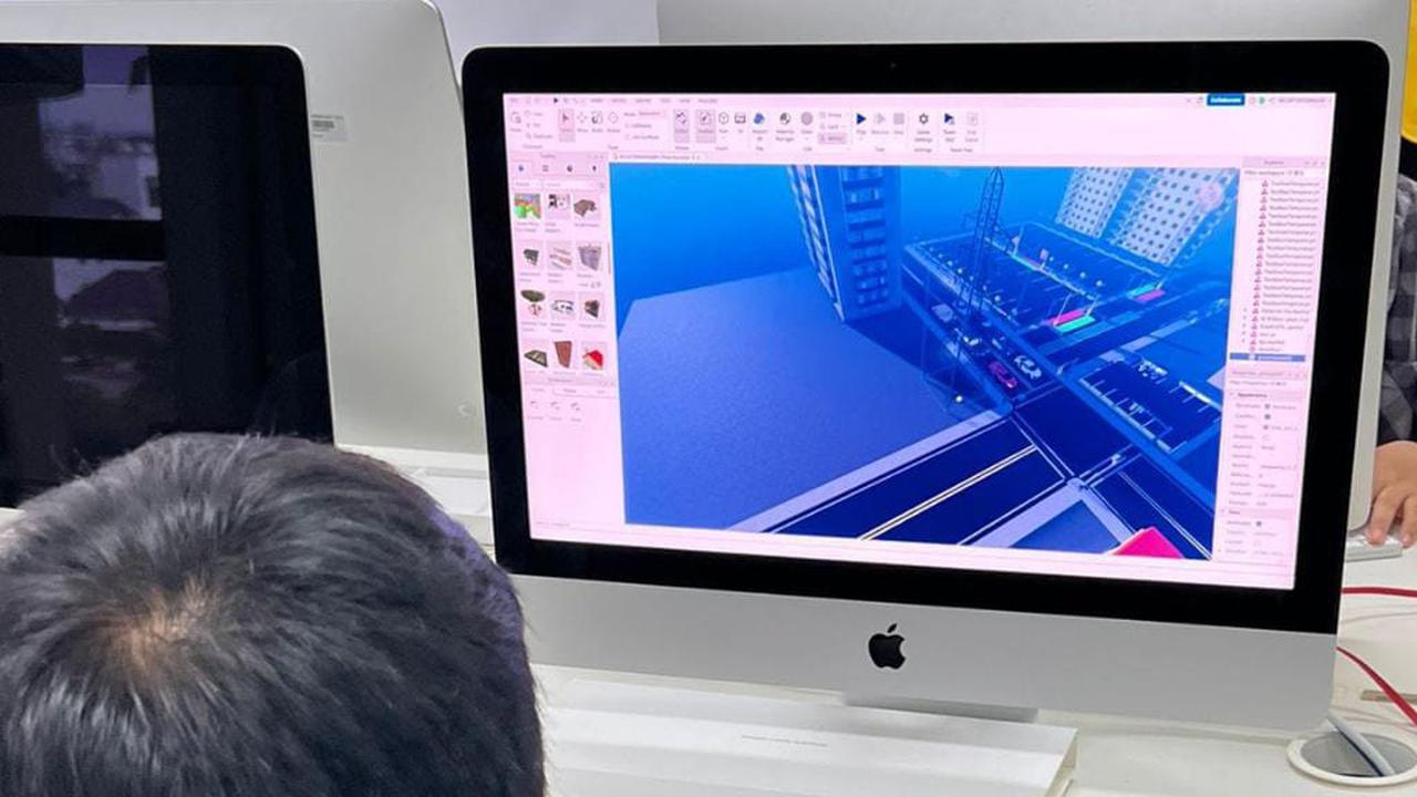 Program Pendidikan Vokasi UI mengajak anak Sekolah Dasar kelas 4–6 di wilayah Jabodetabek untuk ikut belajar membuat rancangan tata kota yang ideal melalui media game Roblox (Humas UI)