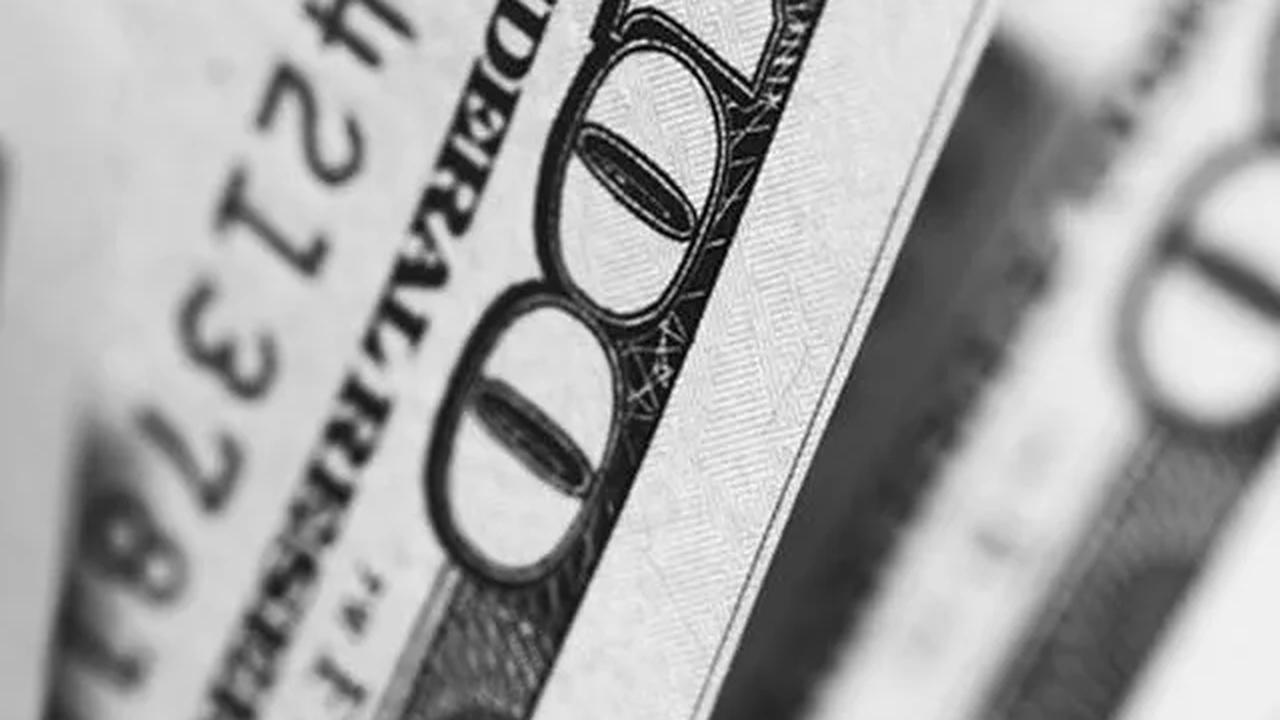 Pada saat kematian sang ibu, dia adalah wanita terkaya dan orang terkaya ke-14 di seluruh dunia, dengan kekayaan bersih sekitar USD 44,3 miliar atau Rp676 triliun.