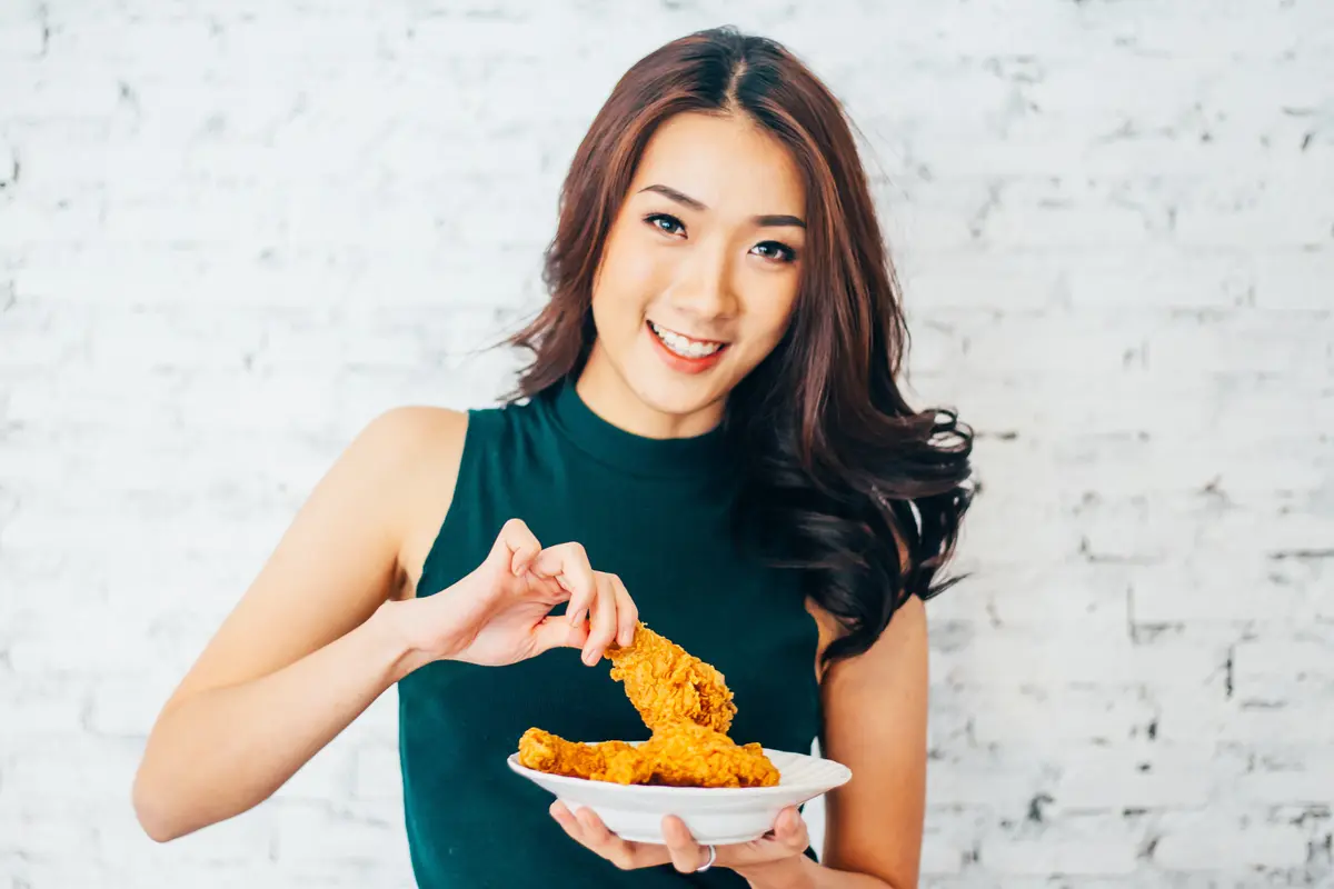 perempuan makan