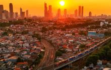 Keindahan Senja di Atas Langit Jakarta